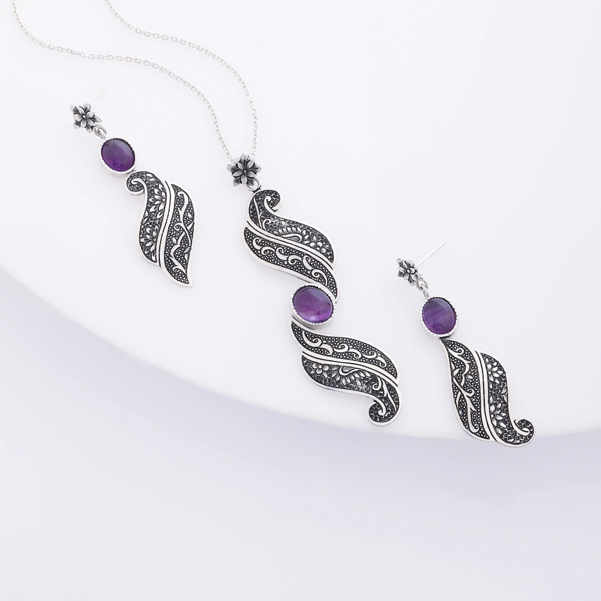 Hand-Engraved Silver Jewelry Set with Floral Patterns and Amethyst