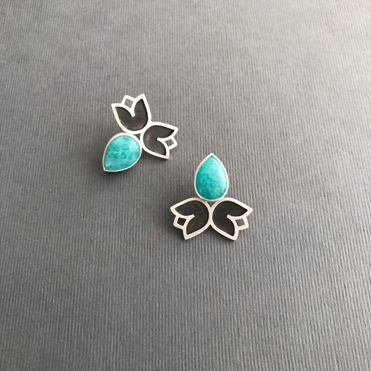 handmade mismatched stud earrings decorated with two flowers and teardrop amazonite