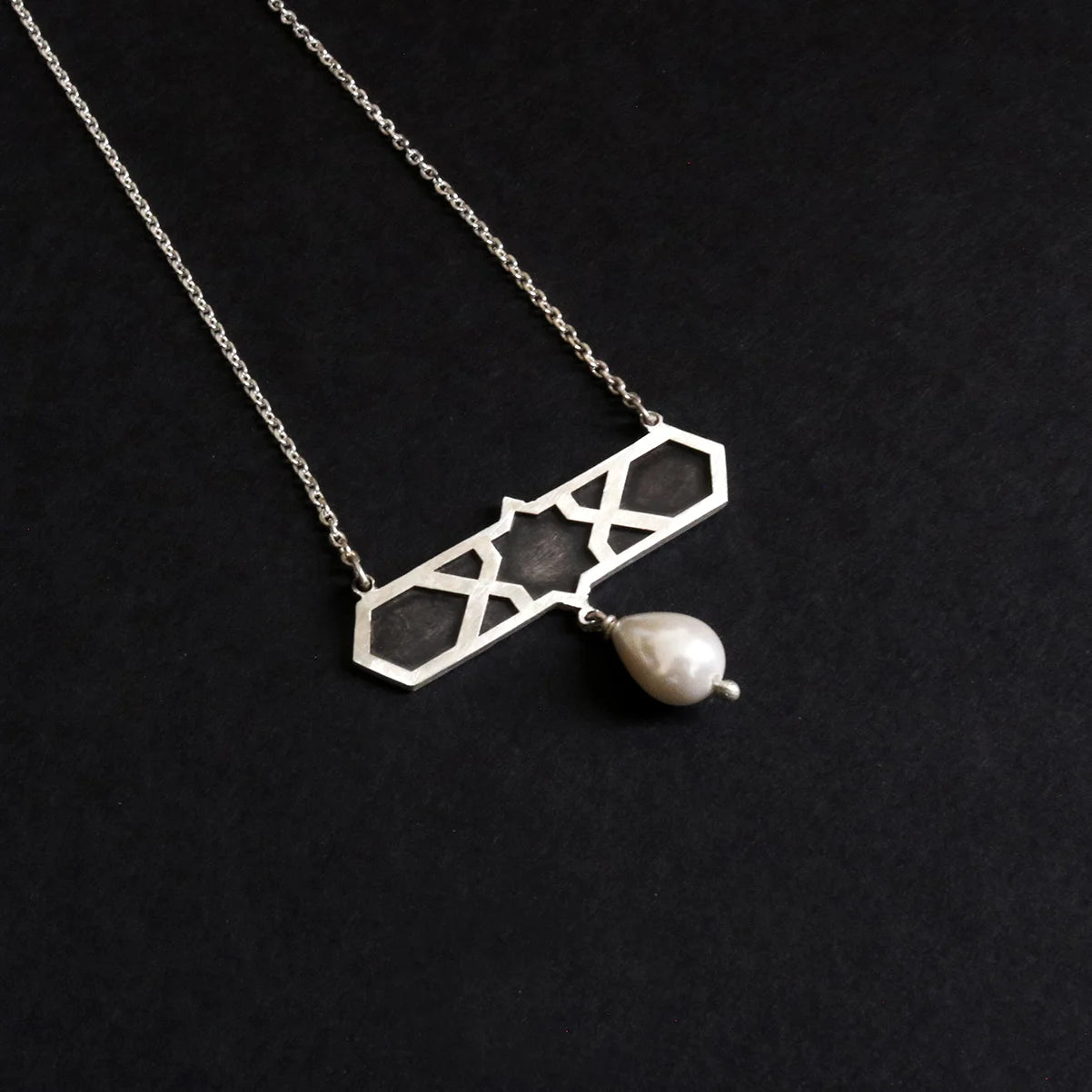 Geometric pattern handmade silver pendant necklace with pearl