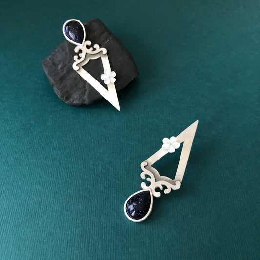 triangular earrings decorated with floral motifs, mother of pearl flower and blue star gemstone. 
