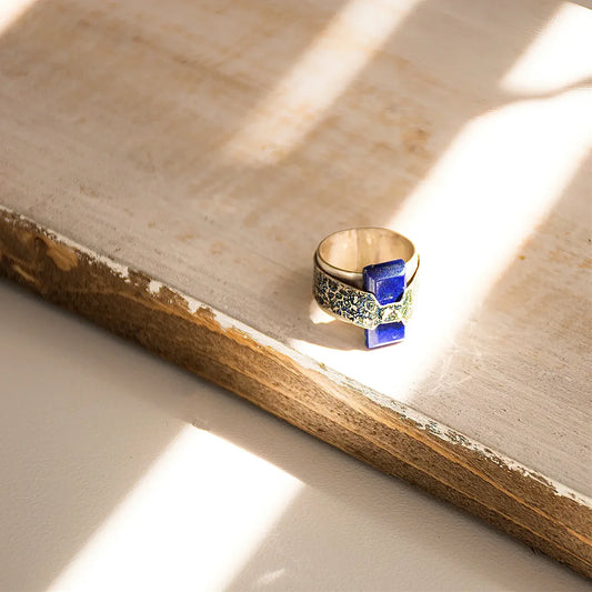 handmade silver statement ring decorated with lapis lazuli